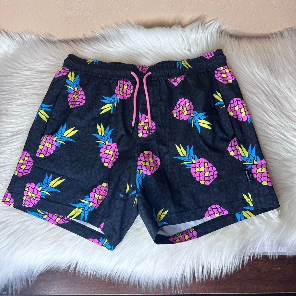 Maamgic Hybrid Shorts Black W/ Pink Pineapples Size Medium